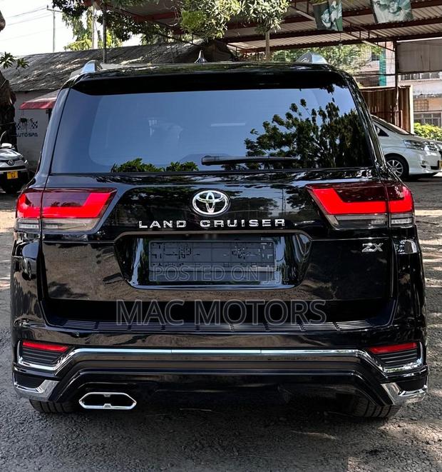 Toyota Land Cruiser 2023 Black