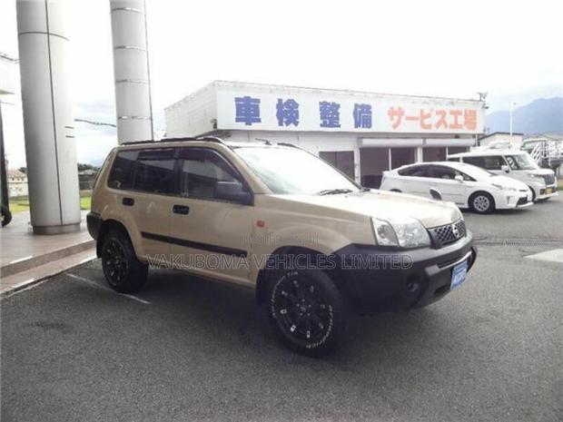 Nissan X-Trail 2004 Yellow