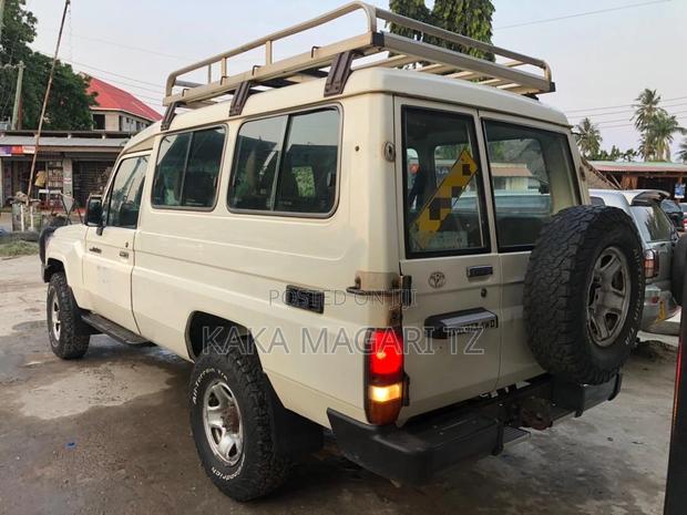 Toyota Land Cruiser 2012 White