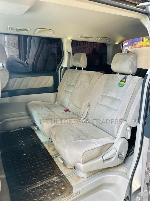 Toyota Alphard 2005 Silver