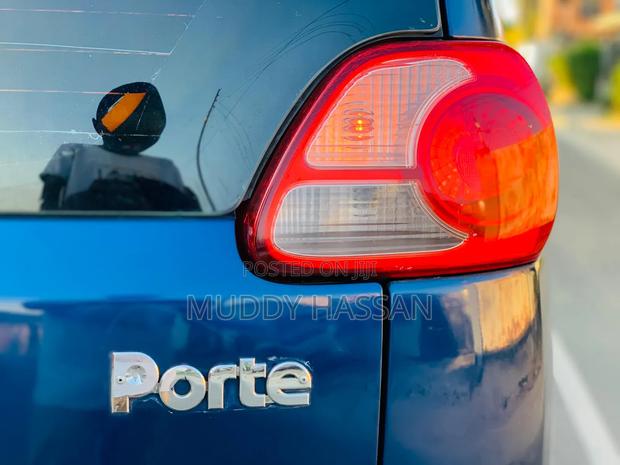 Toyota Porte 2006 Blue