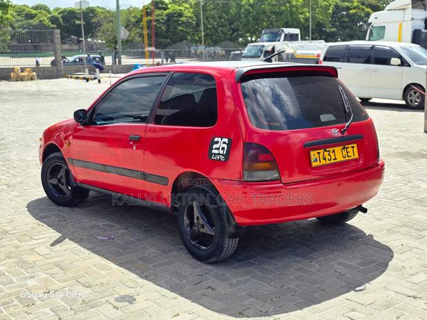 Toyota Starlet 2001 Red