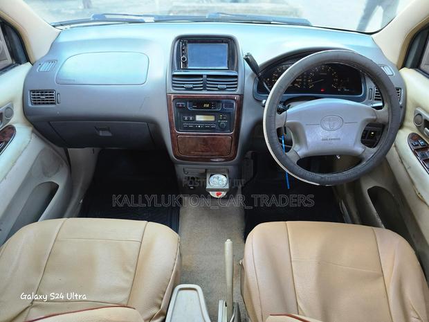 Toyota Gaia 2003 White