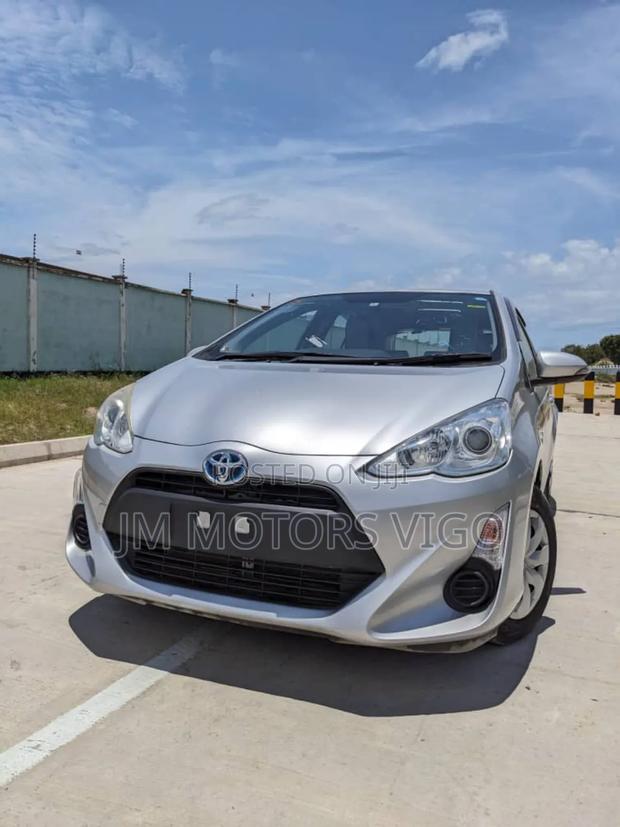 Toyota Aqua 2015 Silver