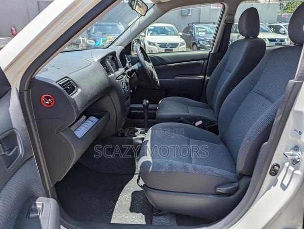 Toyota Succeed SV Premium 2014 Silver