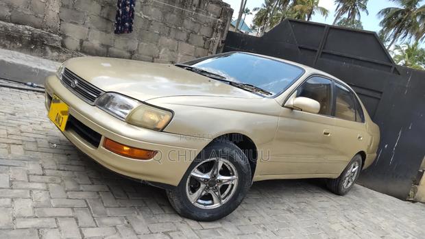 Toyota Corona Premio 2000 Gold