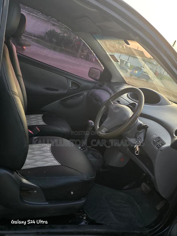Toyota Vitz 2004 Black
