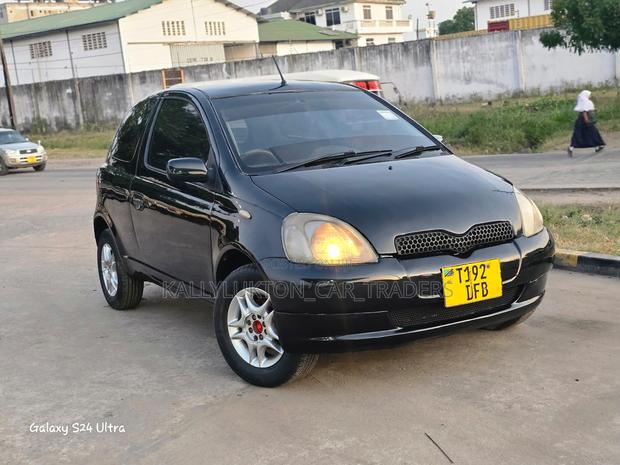 Toyota Vitz 2004 Black