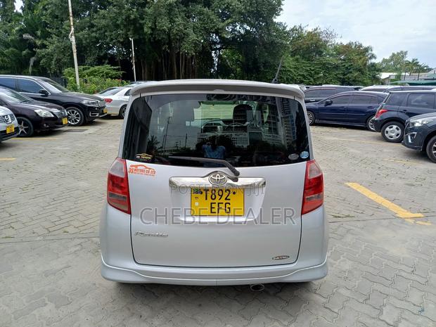 Toyota Ractis 1.5 AWD 2007 Silver