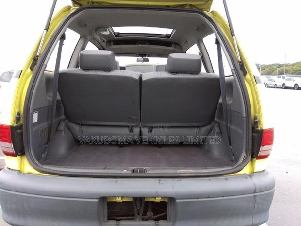 Toyota Estima 1992 Yellow