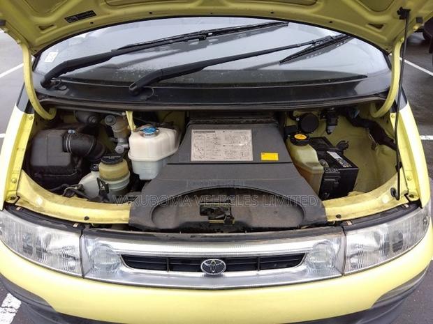 Toyota Estima 1992 Yellow