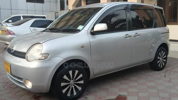 Toyota Sienta 2007 Silver