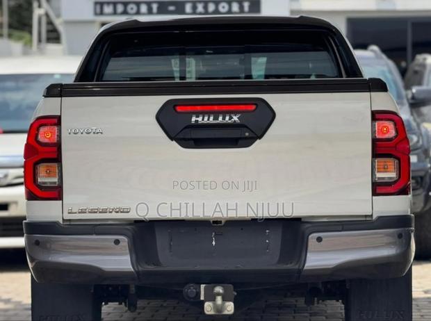 Toyota Hilux 2020 White