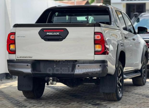 Toyota Hilux 2020 White