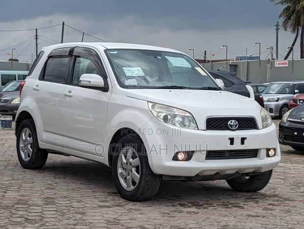 Toyota Rush 2010 White
