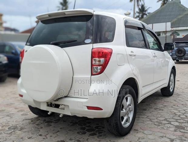 Toyota Rush 2010 White