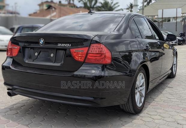 BMW 3 Series 320i RWD 2010 Matt Black