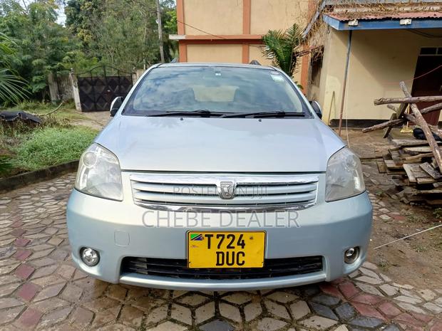 Toyota Raum 2004 Green