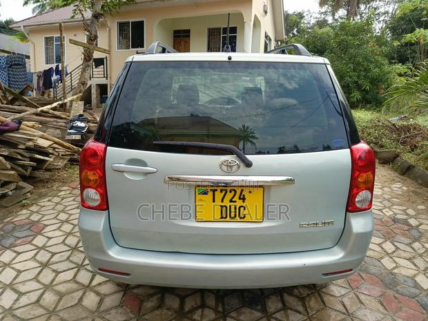 Toyota Raum 2004 Green