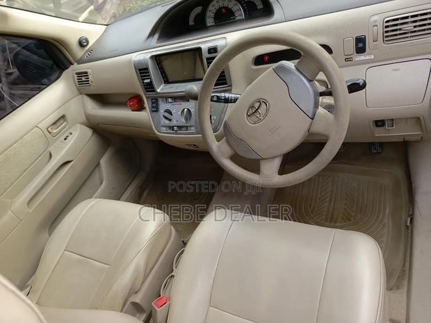 Toyota Raum 2004 Green