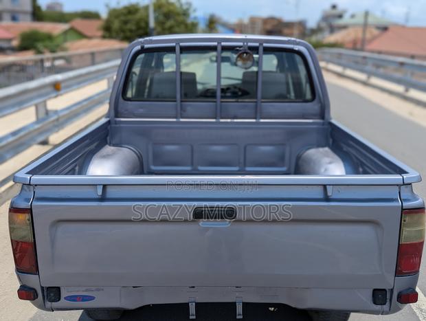 Toyota Hilux 1999 Gray