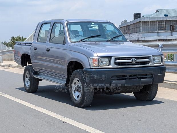 Toyota Hilux 1999 Gray