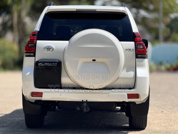 Toyota Land Cruiser Prado 2023 White