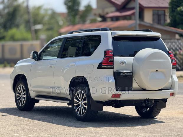 Toyota Land Cruiser Prado 2023 White
