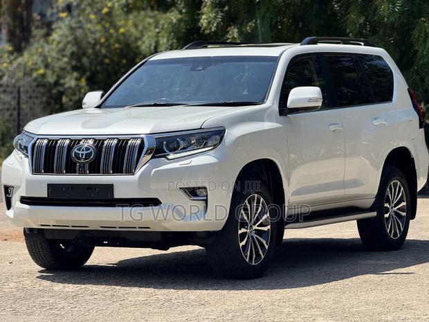Toyota Land Cruiser Prado 2023 White