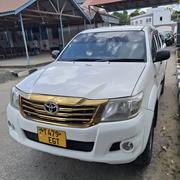 Toyota Hilux 2.5 D-4D 4X4 SRX 2012 White for sale