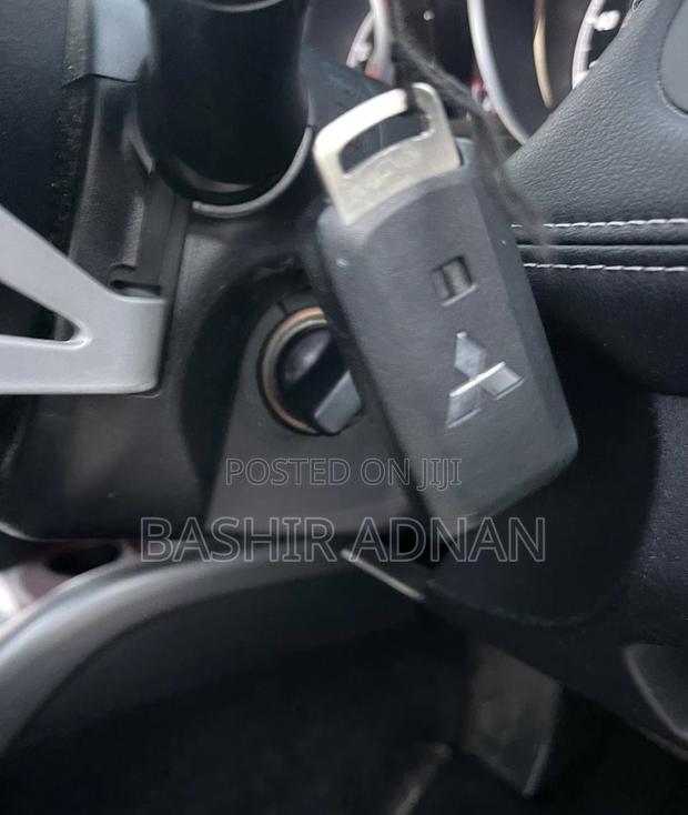 Mitsubishi Outlander 2011 White