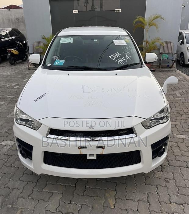 Mitsubishi Outlander 2011 White