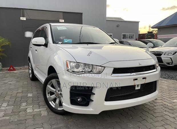 Mitsubishi Outlander 2011 White