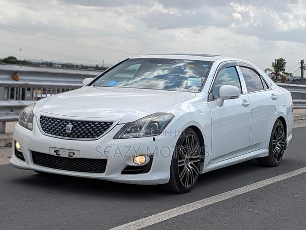 Toyota Crown 2009 Off white