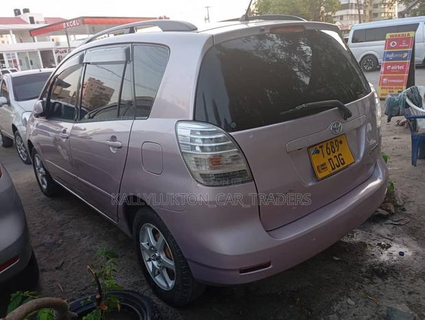 Toyota Corolla Spacio 2004 Pink