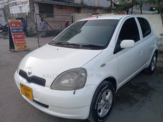 Toyota Vitz 2003 White