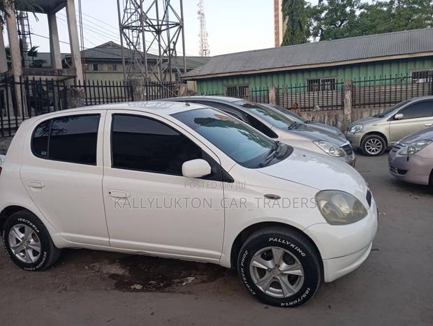 Toyota Vitz 2003 White