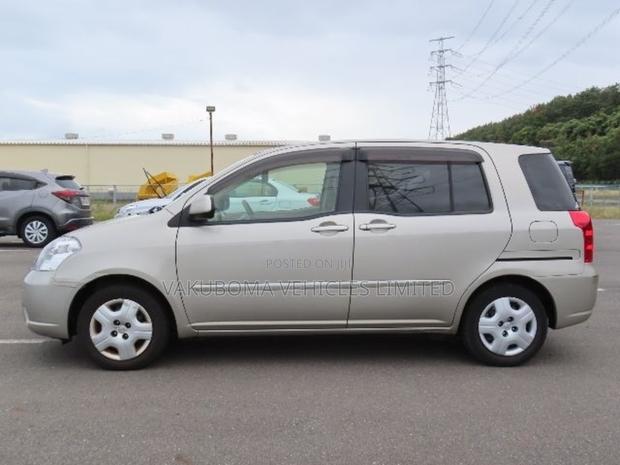 Toyota Raum 2003 Gray