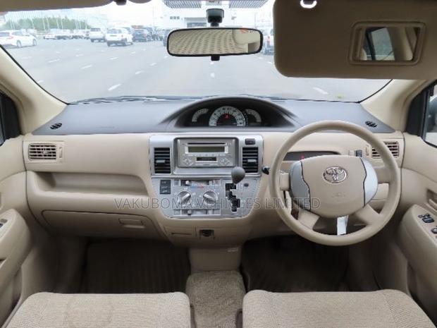 Toyota Raum 2003 Gray