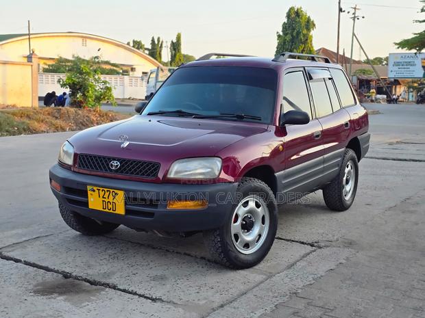Toyota RAV4 2002 Red