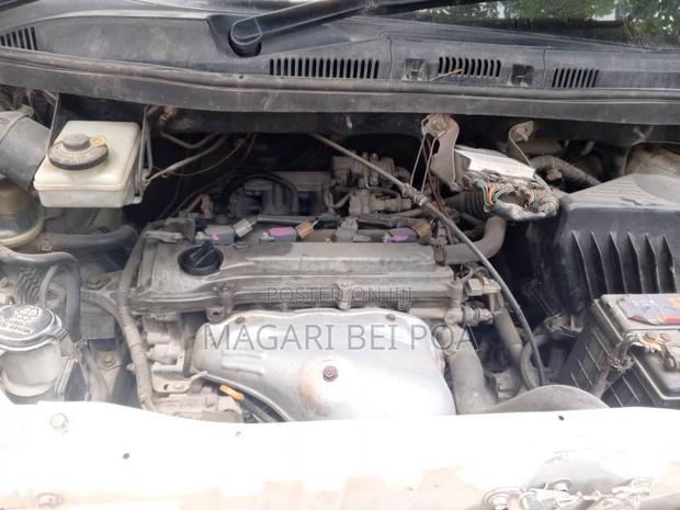 Toyota Noah 2002 White