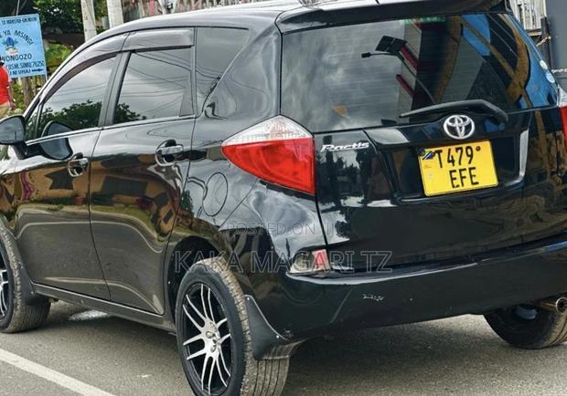 Toyota Ractis 2012 Black