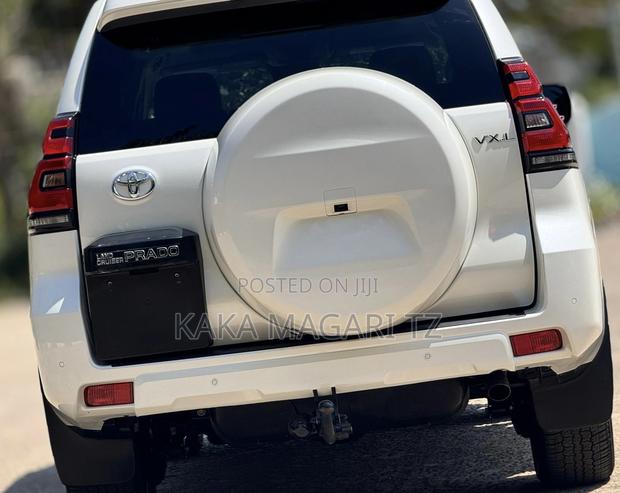 Toyota Land Cruiser Prado 2023 White