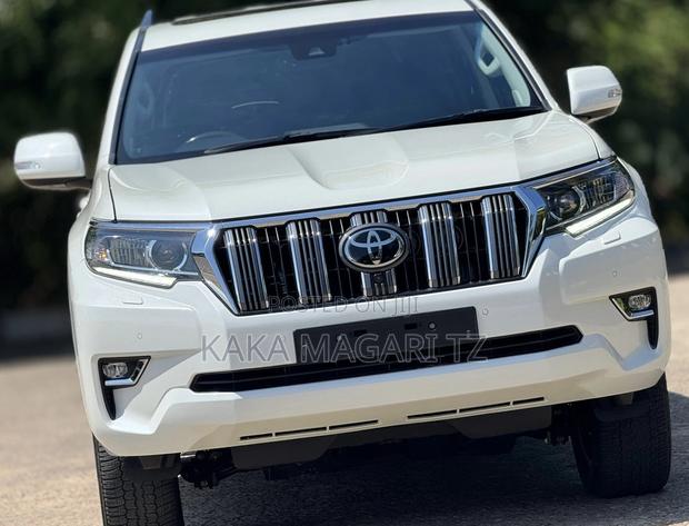 Toyota Land Cruiser Prado 2023 White