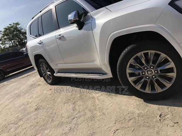 Toyota Land Cruiser 2023 Pearl