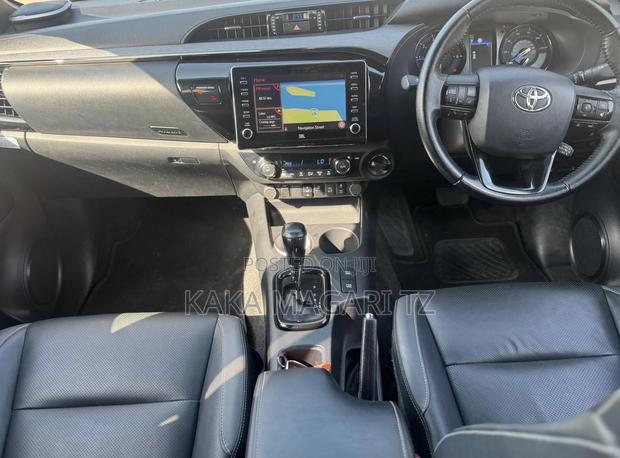 Toyota Hilux 2021 Blue