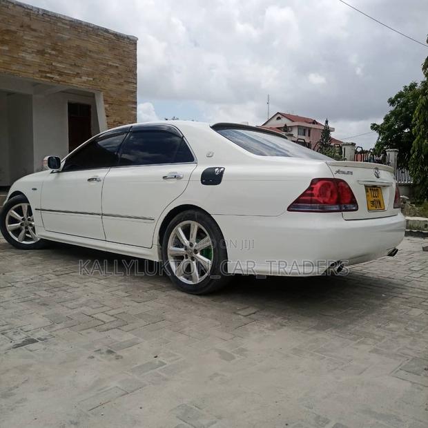 Toyota Crown 2008 White