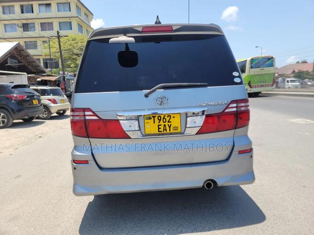 Toyota Alphard 2006 Silver