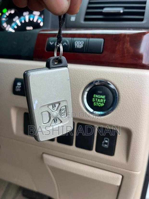 Toyota Vellfire 2009 White