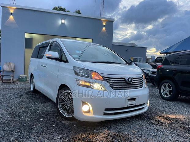 Toyota Vellfire 2009 White